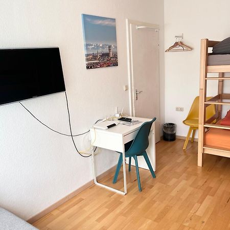 Gemuetliche Privatzimmer Mit Geteiltem Bad, Kueche Und Garten Мюнхен Екстер'єр фото