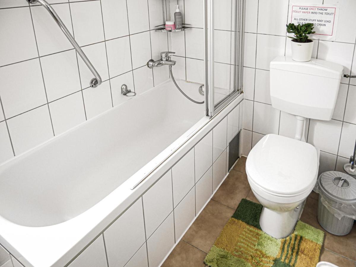 Gemuetliche Privatzimmer Mit Geteiltem Bad, Kueche Und Garten Мюнхен Екстер'єр фото